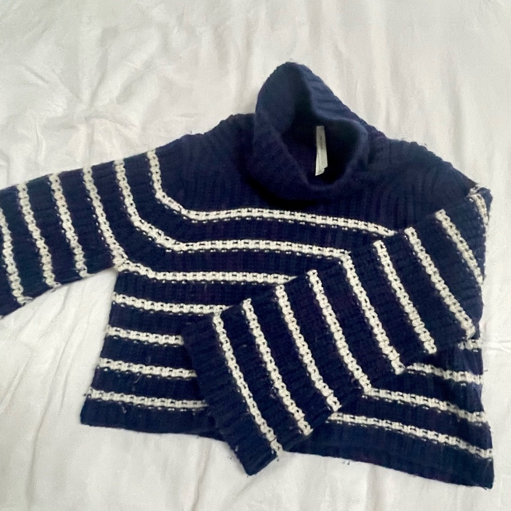 Aritzia The Group Babaton Degas Alpaca Crop Sweater in Pure Indigo Escape
